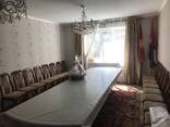 Продаётся дом в ц. г Бишкек 7 комнат, С мебелью 8000 м², - photo 1