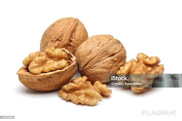 Грецкие орехи и сухофрукты