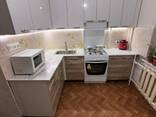 Продаётся 2-комн. кв. , Джал-23, 106 серия, 8/9 эт. , 52,7 м², 2 лоджии, кухня 10,7 м² - фото 1