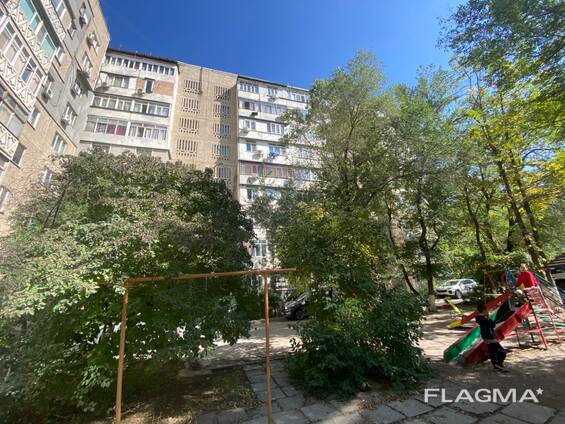 Срочно продается 3 комнатная квартира в 6 микрорайоне